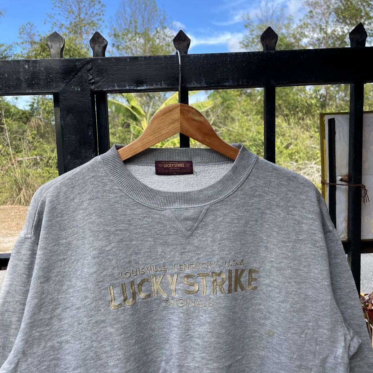 Sports Specialties 🔥Vintage 90s Lucky Strike Embroidered Spellout Sweatshirts Size US M / EU 48-50 / 2 - 4 Thumbnail
