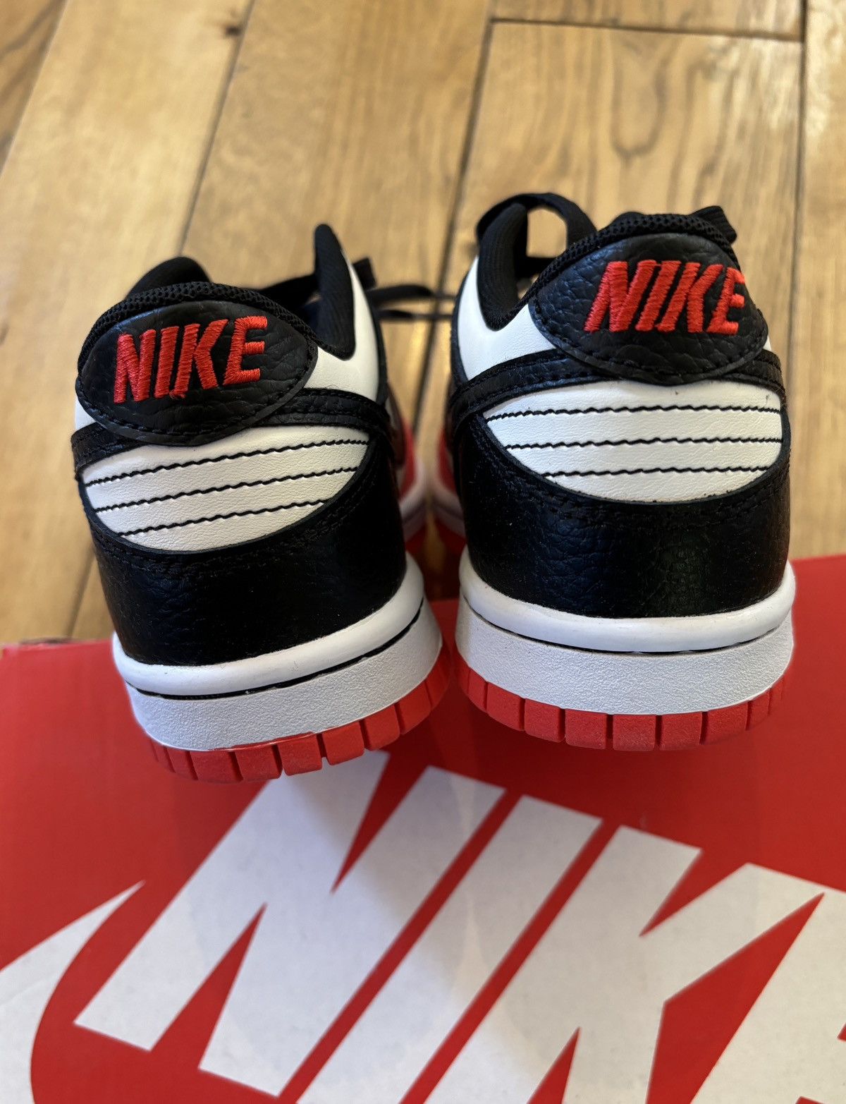 Nike Nike Dunk Low EMB Bulls Chicago GS Size US 5.5 / IT 35.5 - 6 Thumbnail