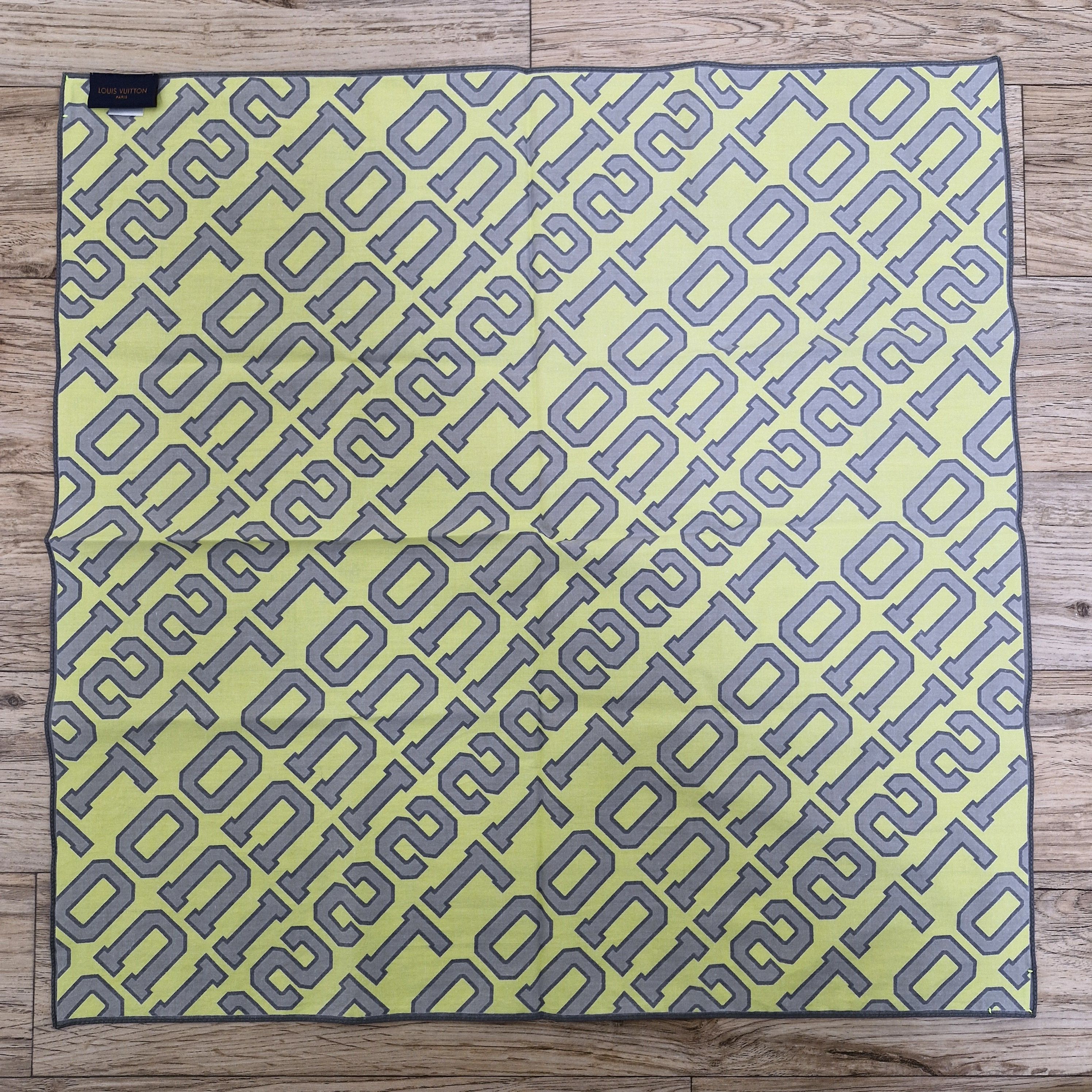 Louis Vuitton LOUIS VUITTON neon yellow fluo scarf Size ONE SIZE - 3 Thumbnail