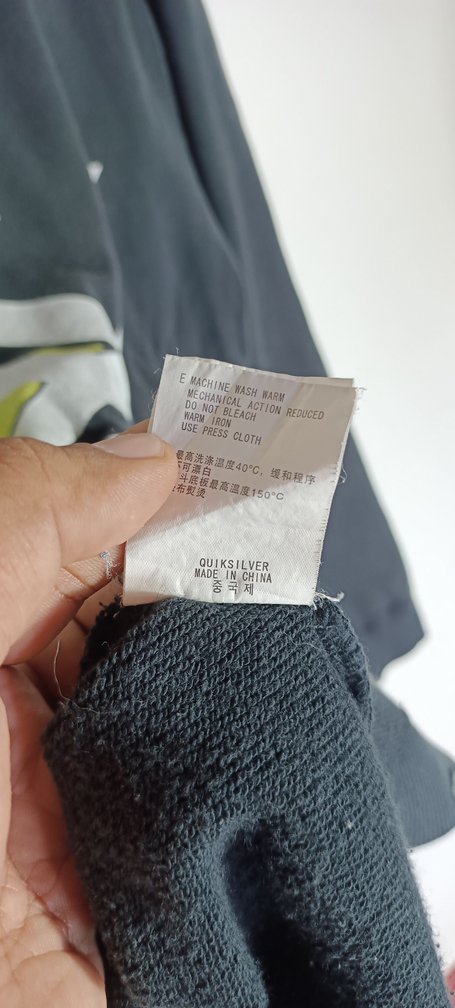 Japanese Brand × Quiksilver Vintage🔥🔥Quiksilver Art Design Big Logo Size US L / EU 52-54 / 3 - 10 Thumbnail