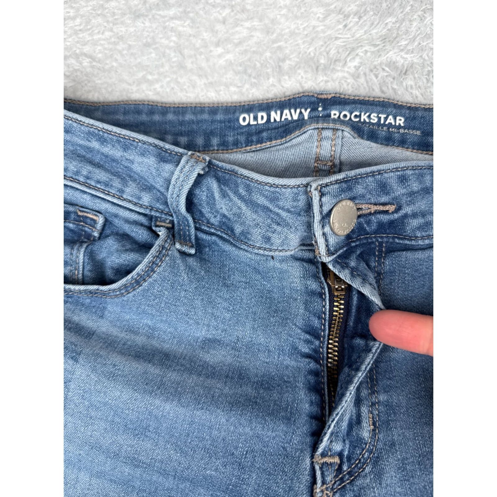 Old Navy Old Navy Jeans Womens 8 Blue Denim Rockstar Mid Rise Raw Hem Cotton Blend 29x25 Size 30" / US 8 / IT 44 - 5 Thumbnail