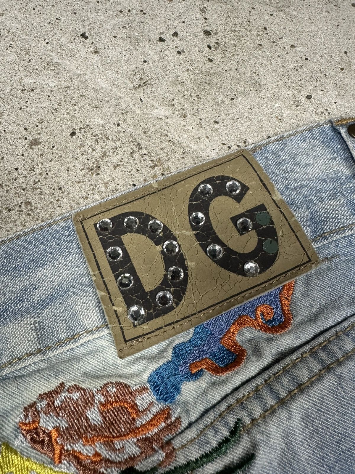 Dolce & Gabbana 2000s Dolce & Gabbana Hawaii Embroidery Bootcut Jeans Studs Size 32" / US 10 / IT 46 - 19 Thumbnail