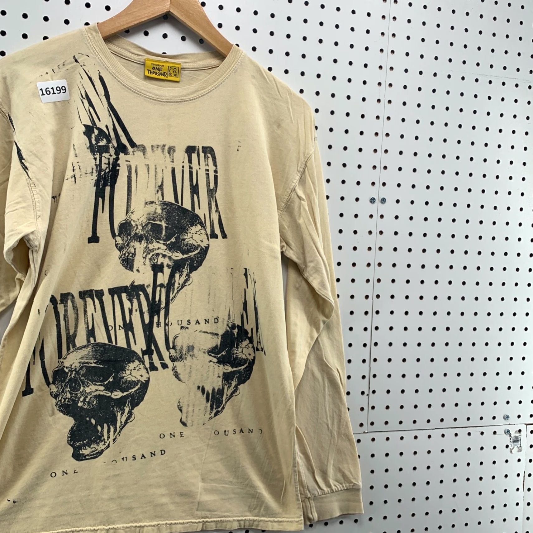 Forever 21 VINTAGE One Thousand Skull Graphic Shirt Adult Medium Yellow Long Sleeve T-Shirt Size US M / EU 48-50 / 2 - 4 Thumbnail