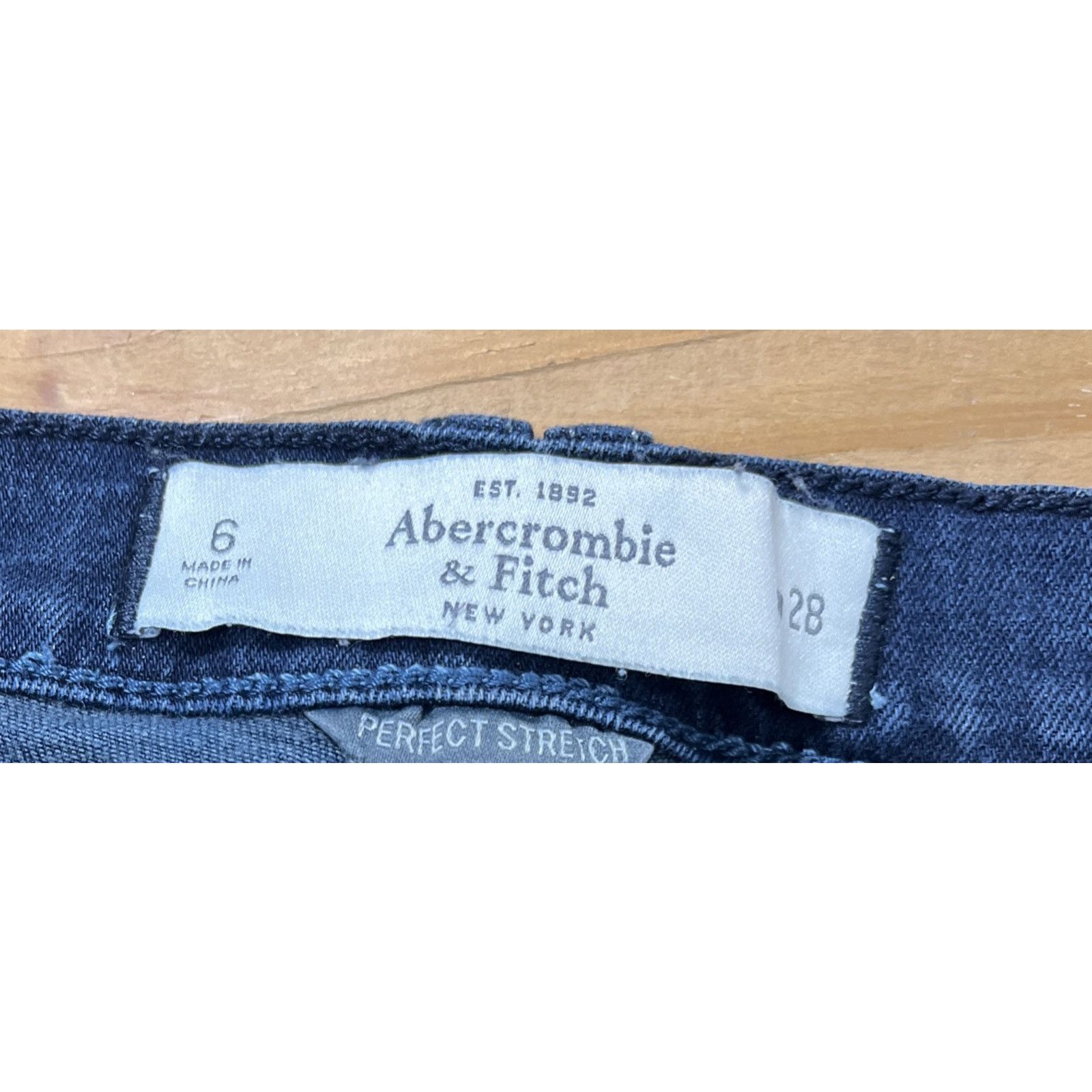 Abercrombie & Fitch Abercrombie & Fitch Perfect stretch denim capri size 6 Size 28" / US 6 / IT 42 - 2 Thumbnail