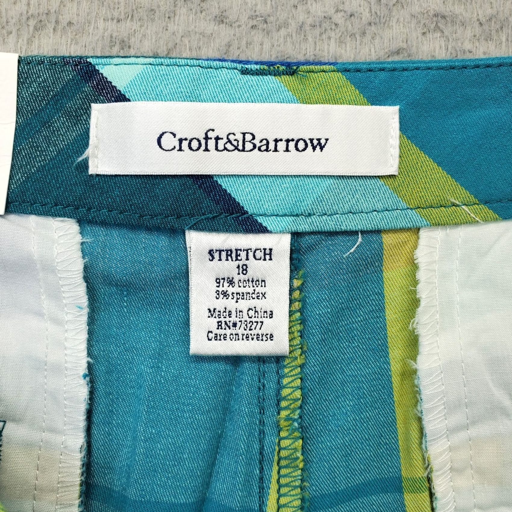 Croft & Barrow Croft & Barrow Chino Shorts Women 18 Multicolor Plaid Comfort Stretch Hook & Eye Size 40" / US 18 - 7 Thumbnail