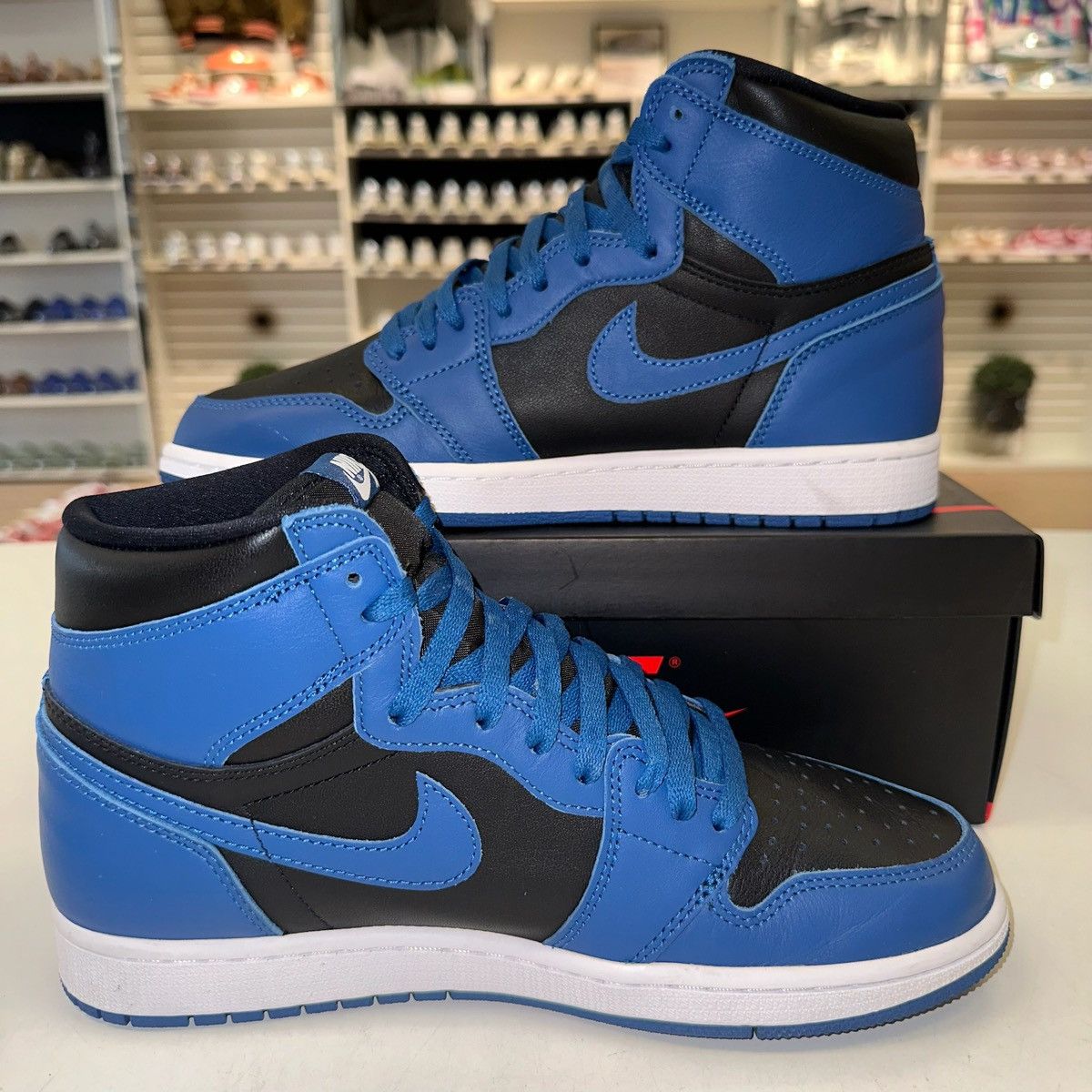 Jordan Brand × Nike Size 9.5 - Jordan 1 Retro OG High Dark Marina Blue Size US 9.5 / EU 42-43 - 2 Thumbnail