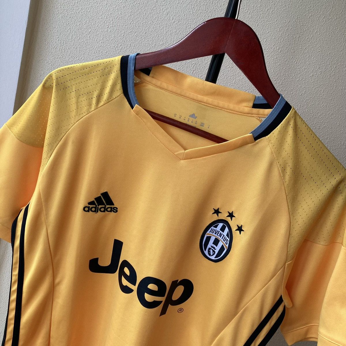 Vintage Adidas Juventus Jersey Streetwear Blokcore Style Y2k Italy Size US M / EU 48-50 / 2 - 2 Thumbnail