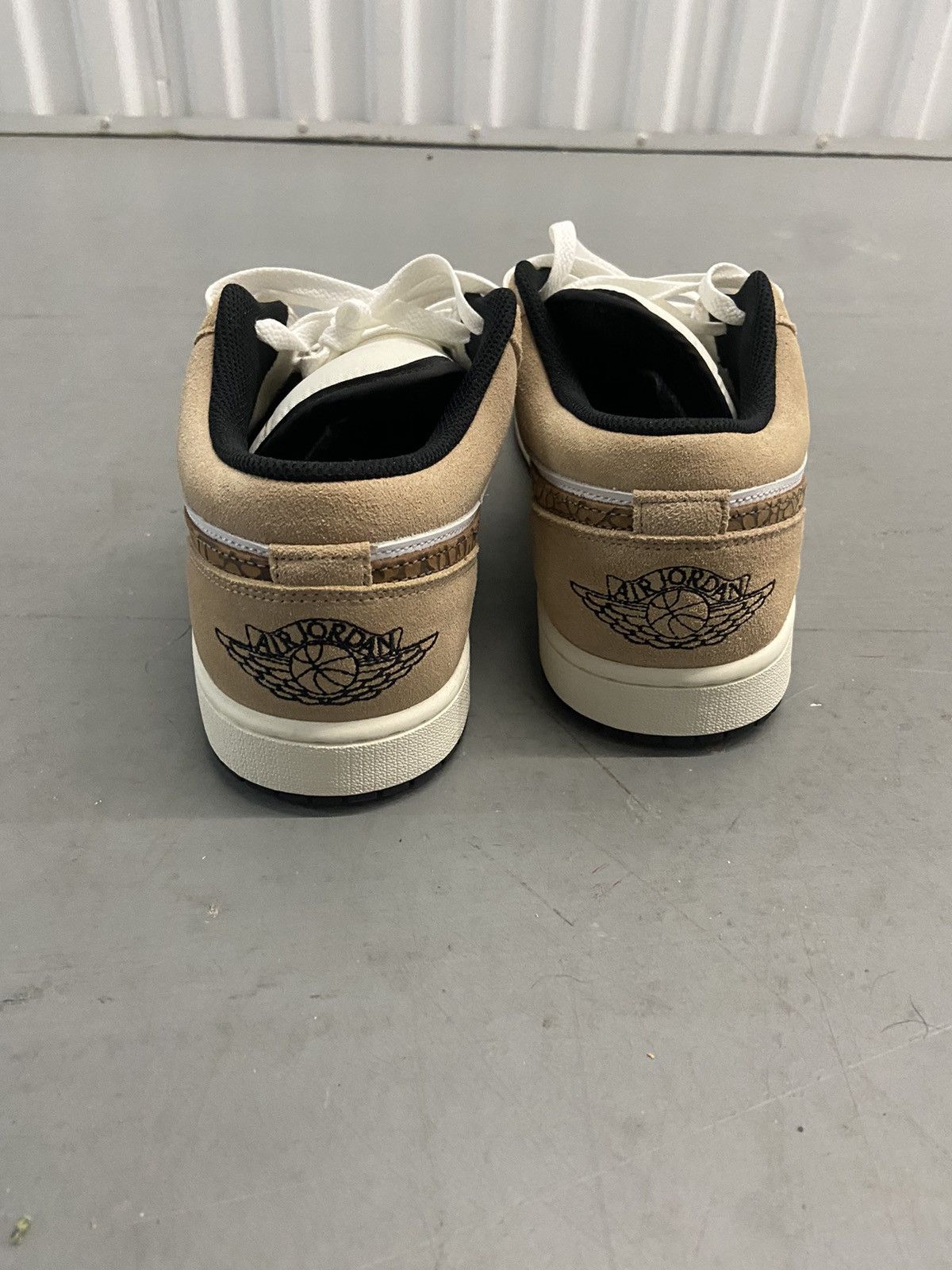 Nike Nike elephants ( brown ) size 10.5 Size US 10.5 / EU 43-44 - 4 Thumbnail