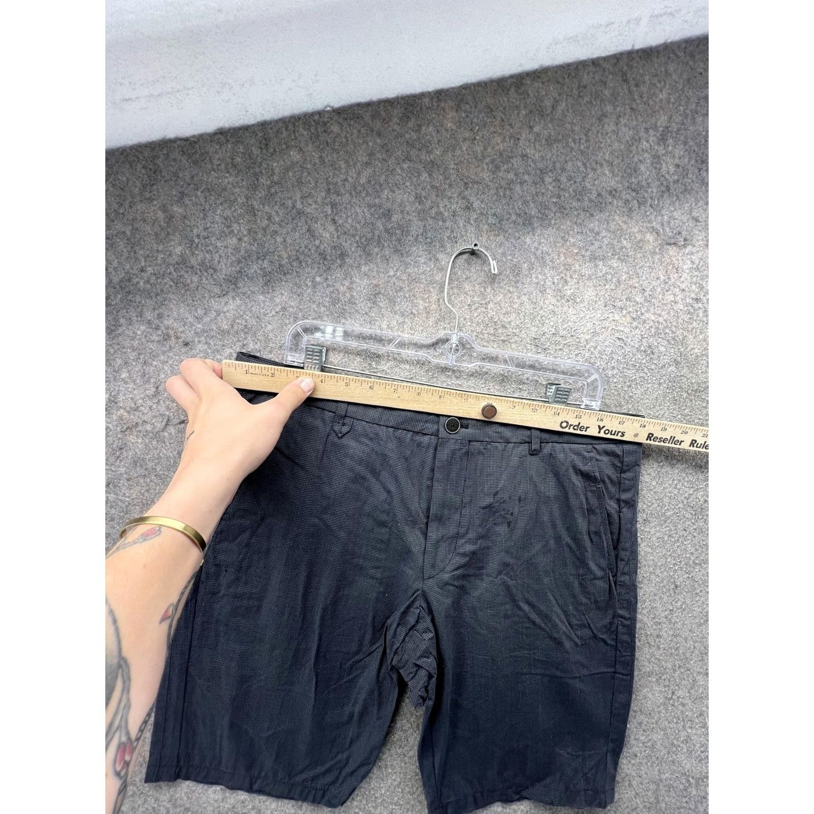 Hugo Boss Hugo Boss Shorts Mens 36 Gray Check Chino Flat Front 10 Inseam Casual Summer Mens Size US 36 / EU 52 - 6 Thumbnail