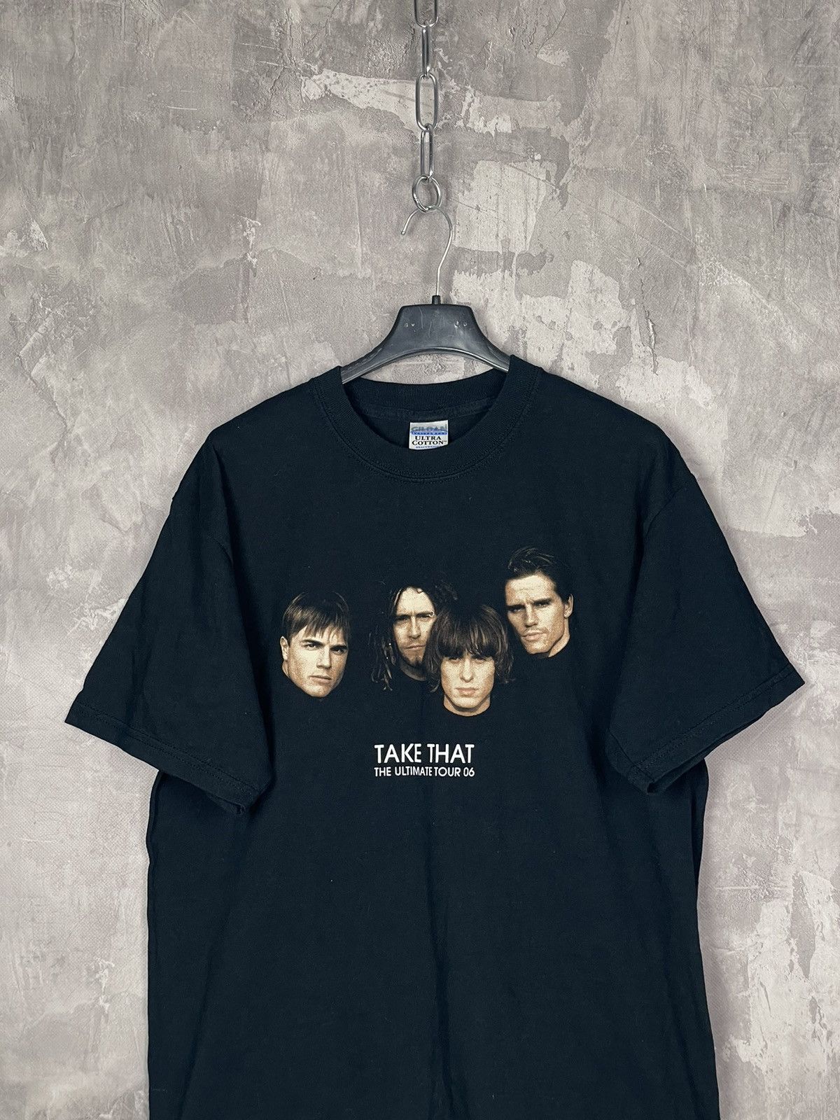 Band Tees Vintage Take That Europe Big Logo Tour 00s Band T Shirt Size US M / EU 48-50 / 2 - 2 Thumbnail