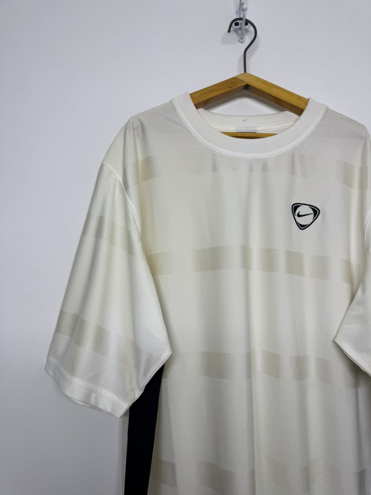 Nike Vintage Y2k Nike Swoosh Logo T-Shirt Size US XL / EU 56 / 4 - 6 Thumbnail