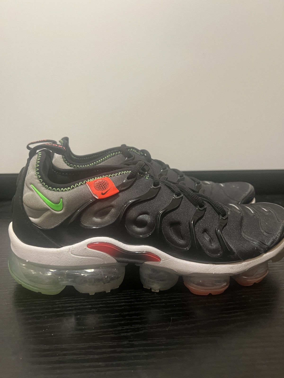 Nike SIZE 8 MEN - Nike Air Vapormax Plus Worldwide Pack Black Size US 8 / EU 41 - 3 Thumbnail