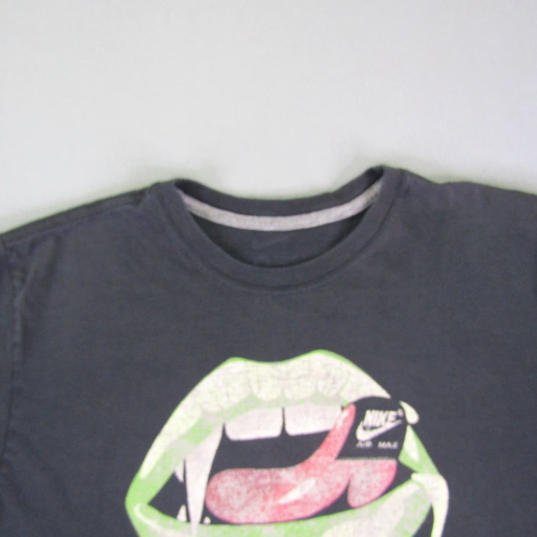 Nike Nike Shirt Mens Medium Black Air Max Lips Tongue Fangs Athletic Workout Gym Size US M / EU 48-50 / 2 - 4 Thumbnail