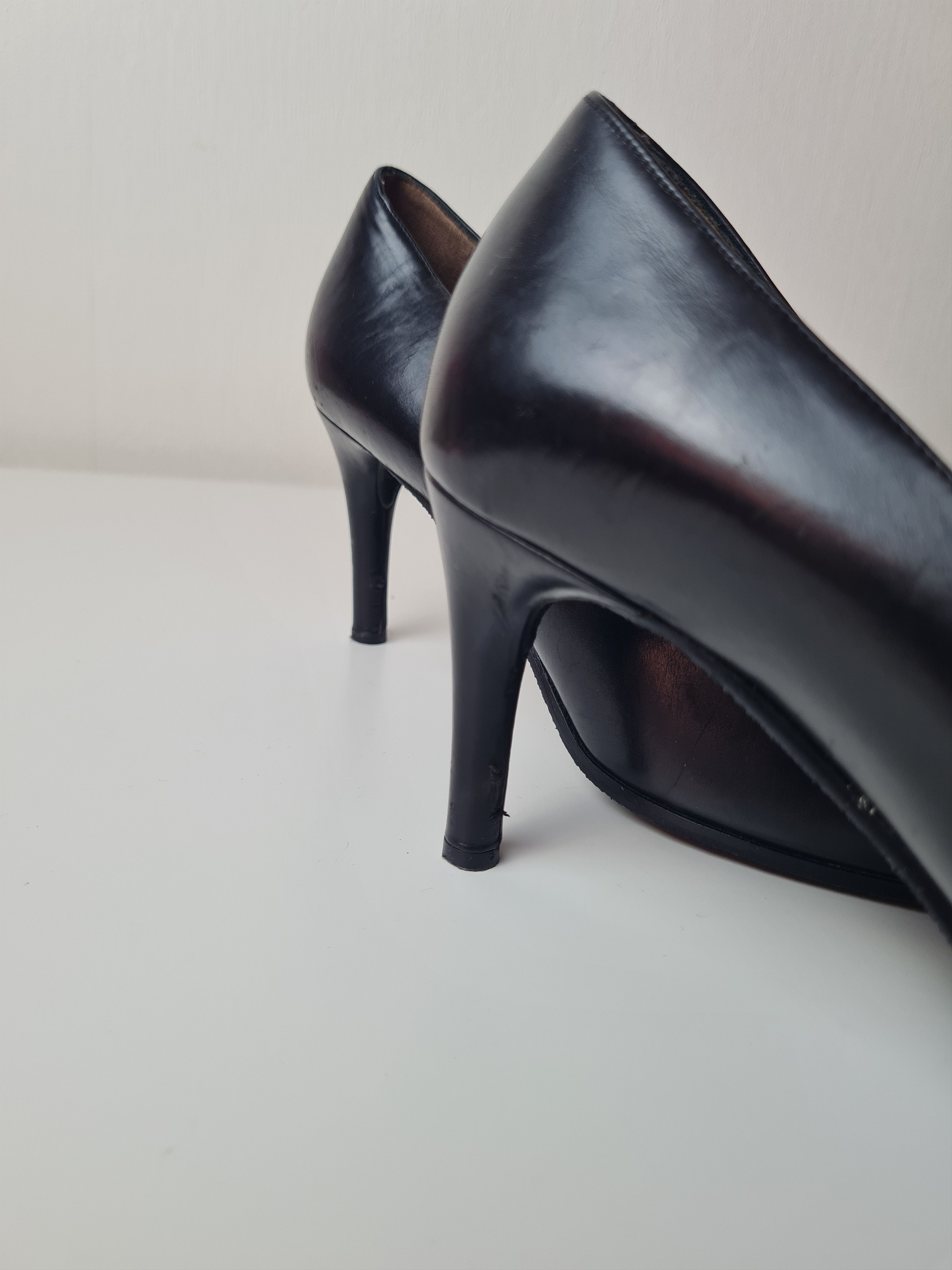 Gucci Vintage shoes Gucci almond toe heels black Luxury Sz 38 Size US 8 / IT 38 - 15 Thumbnail