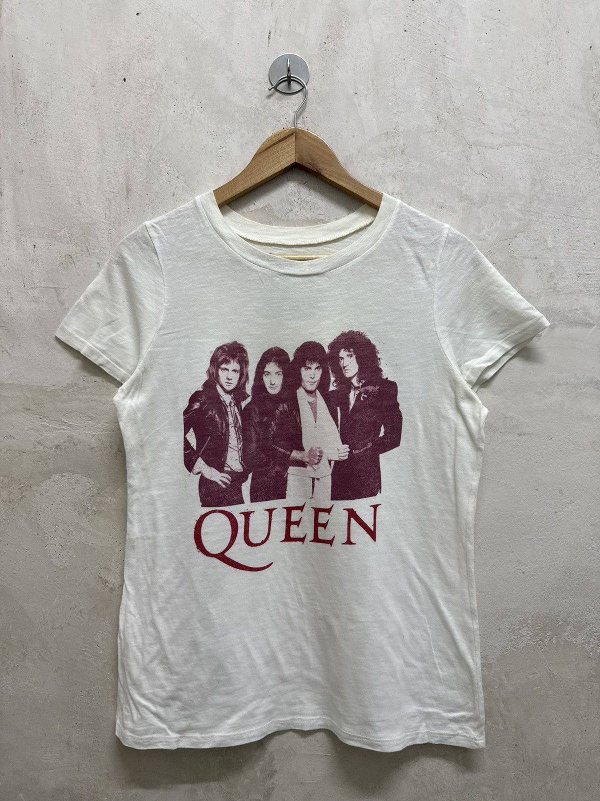 Band Tees 2000s Queen Grunge Thrash Rock Tee Size XS / US 0-2 / IT 36-38 - 1 Thumbnail