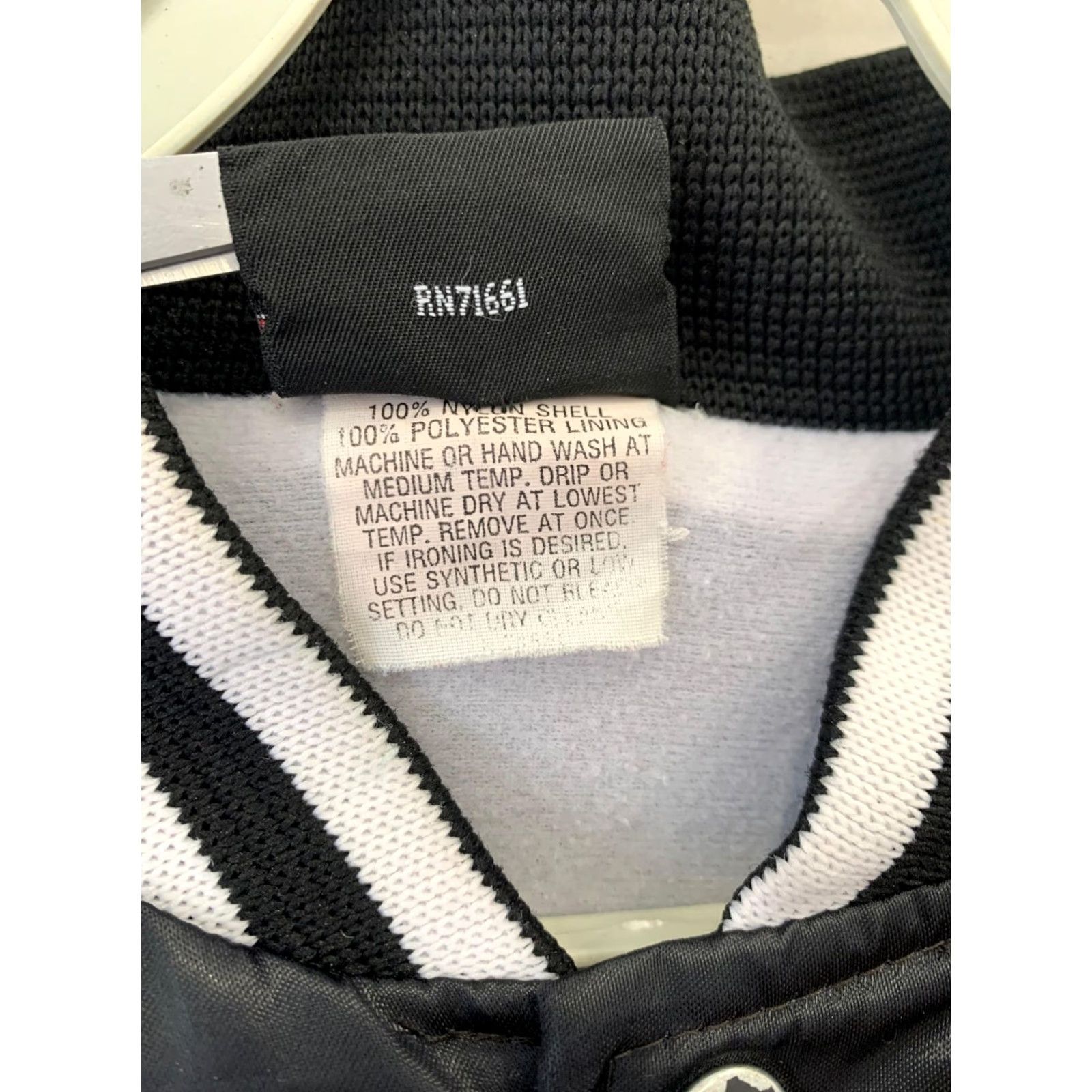 Vintage VINTAGE Hilton Active Apparel Bomber Jacket Men L Black 80s 90s Kay-Bee Toys Promotional Shop Retro Nylon Satin Jacket Size US L / EU 52-54 / 3 - 5 Thumbnail