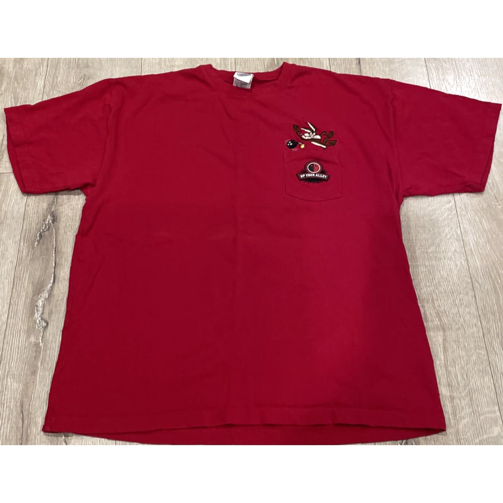 Vintage VINTAGE Warner Bros Wiley Coyote Up Your Alley Embroidered T-Shirt Mens XL Red 90s Strip 90s Theme Cowboys Mens XL Size US XL / EU 56 / 4 - 3 Thumbnail
