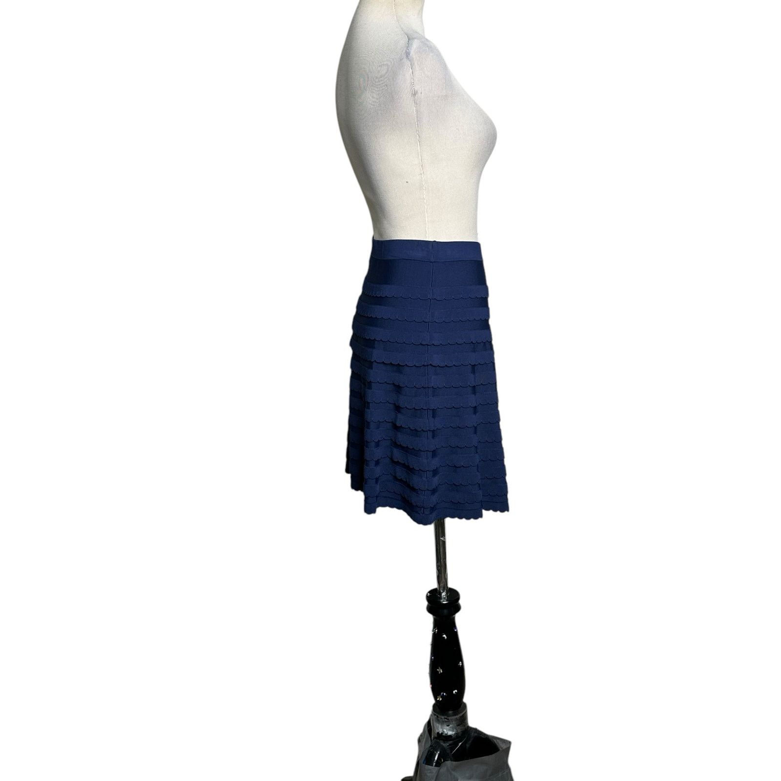 Lilly Pulitzer Lilly Pulitzer Scalloped Tiered A-Line Knit Skirt Size Small Size 34" / US 12 / IT 48 - 11 Thumbnail