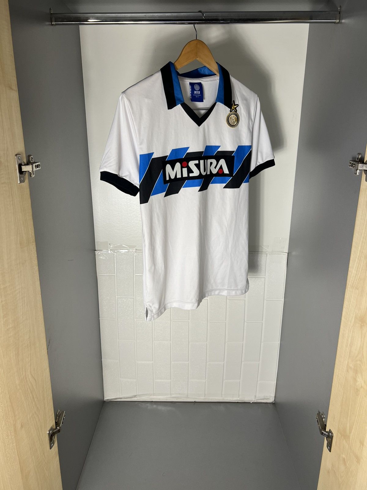 Vintage VERY RARE INTER MILAN ITALY SOCCER JERSEY RETRO BLOKE 90s Size US S / EU 44-46 / 1 - 4 Thumbnail