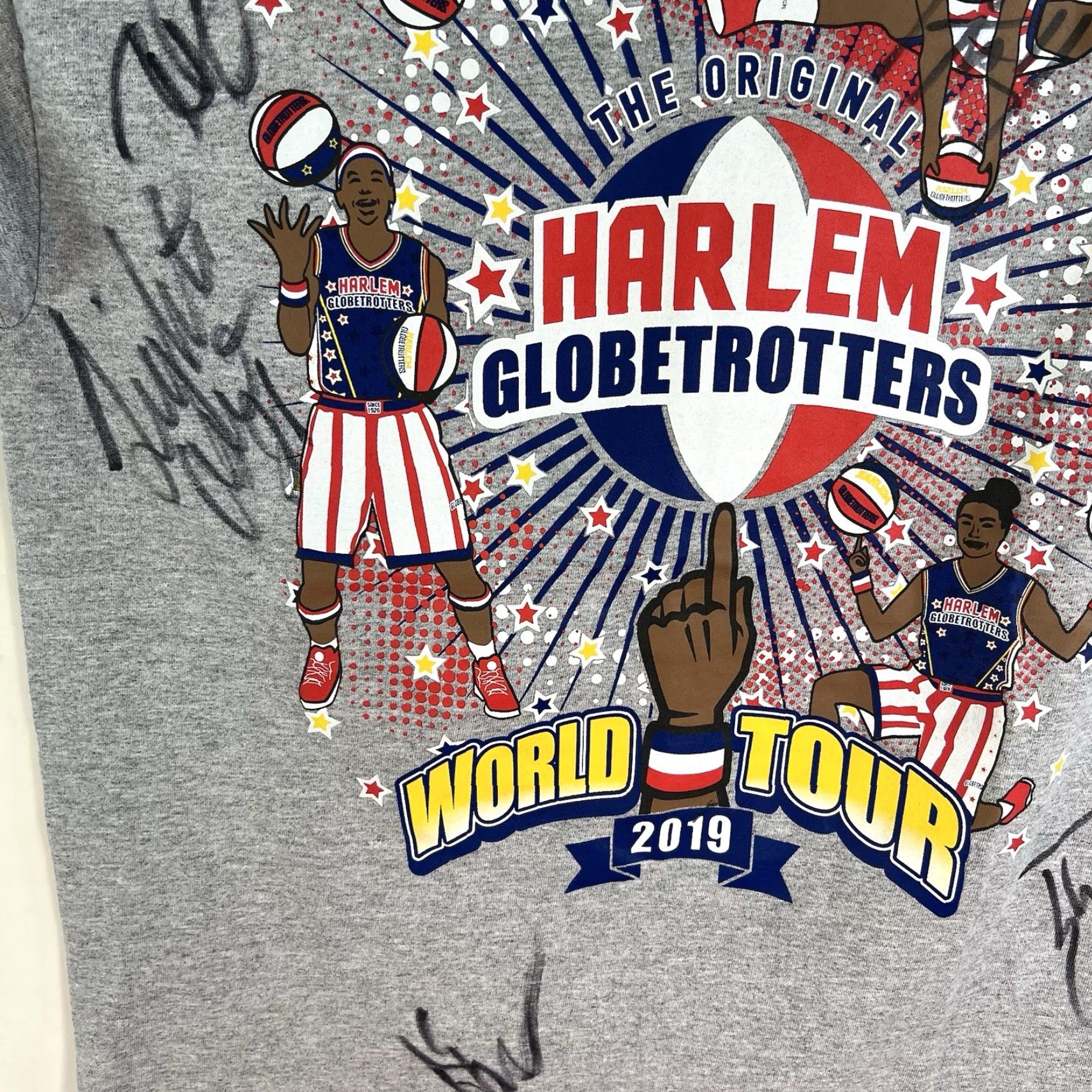 Champion Harlem Globetrotters World Tour 2019 Signed T-Shirt Men's M Champion Gray Graphic Print Hip Hop Sports Size US M / EU 48-50 / 2 - 4 Thumbnail