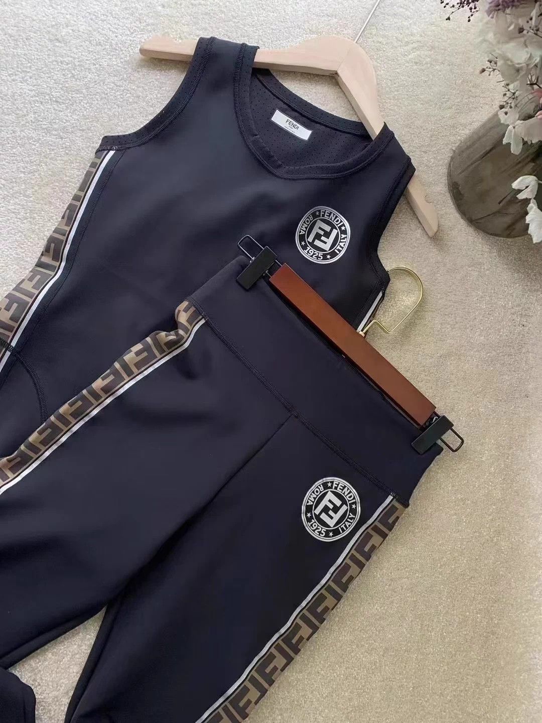 Fendi FENDI Sleeveless Sport Tracksuit New 42/38 AC419 Size XS / US 0-2 / IT 36-38 - 3 Thumbnail