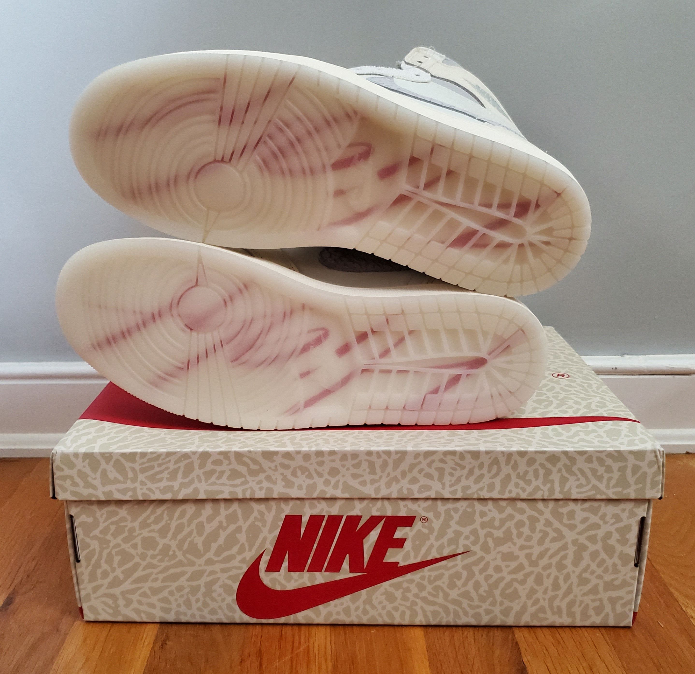 Jordan Brand Nike Air Jordan 1 High OG Size US 12 / EU 45 - 7 Thumbnail