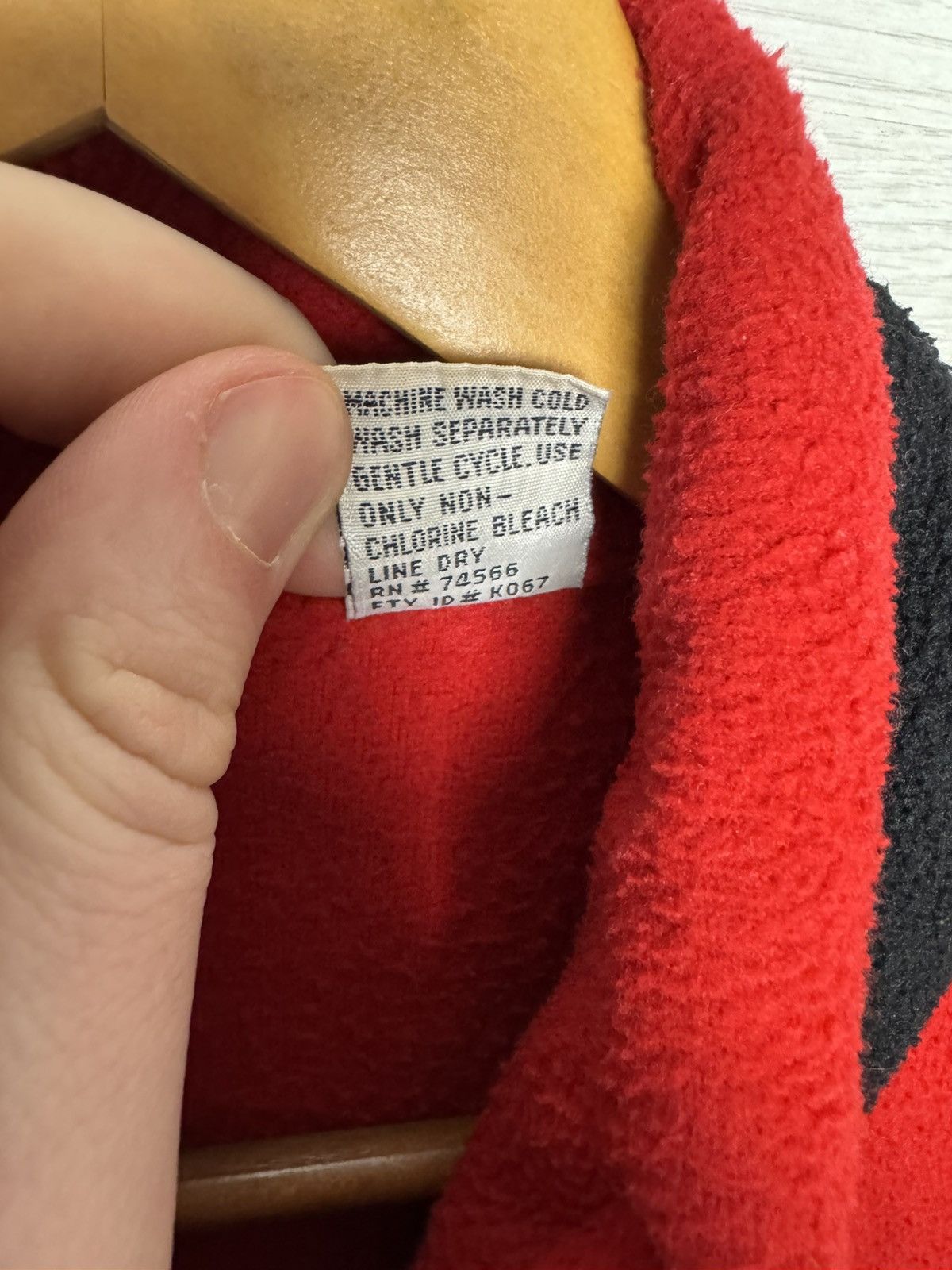 Marlboro Marlboro Vintage Fleece Jacket Red Black Zip Up Logo Size US L / EU 52-54 / 3 - 5 Thumbnail