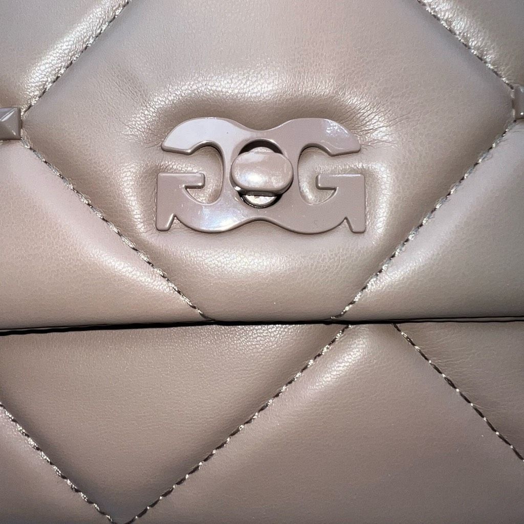 Other Gilda Paris Tone on Tone Small Quilted Handbag Size ONE SIZE - 9 Thumbnail