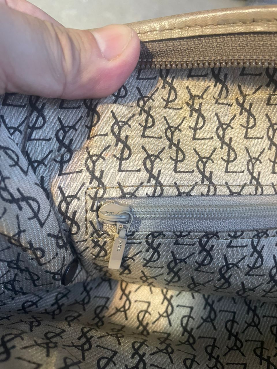 Yves Saint Laurent Authentic Yves Saint Laurent Clutch Size ONE SIZE - 10 Thumbnail