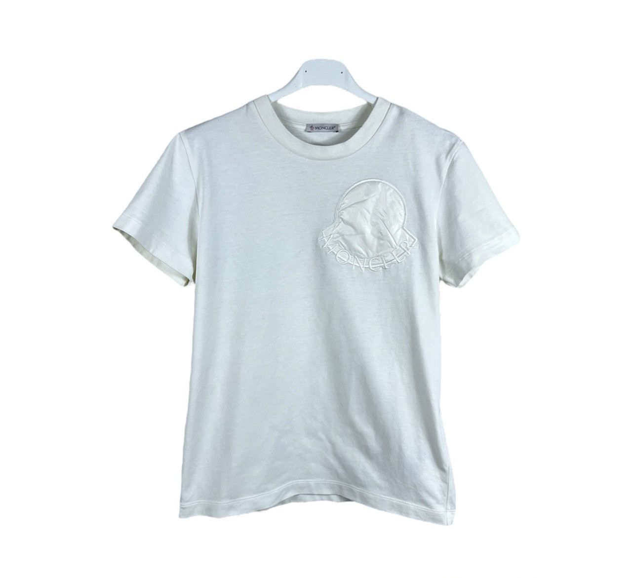 Moncler Moncler big fluffy down logo cream t-shirt tee luxury women Size XS / US 0-2 / IT 36-38 - 1 Thumbnail