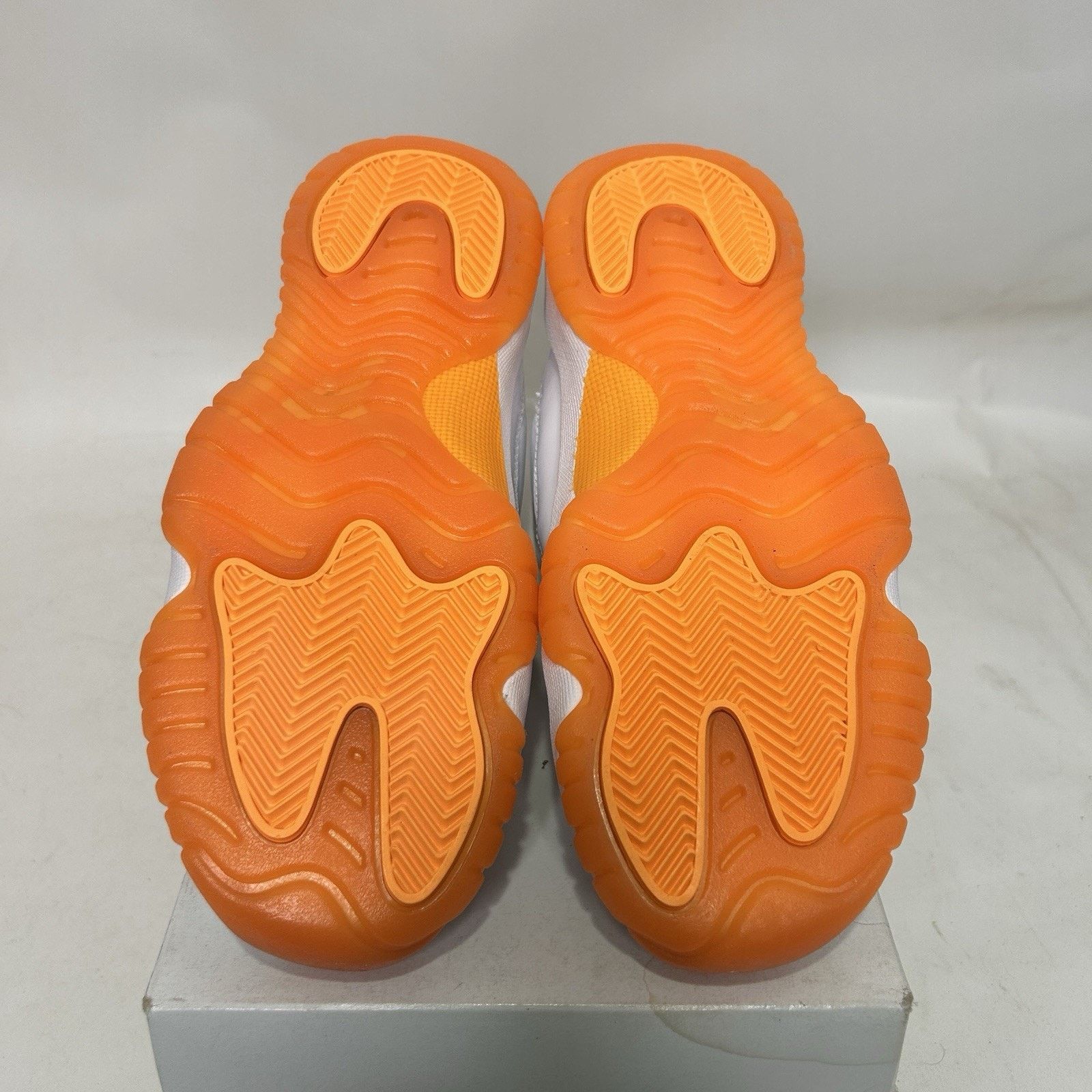 Jordan Brand Nike Air Jordan Retro 11 Low GG “White Citrus” Size US 7.5 / IT 37.5 - 5 Thumbnail