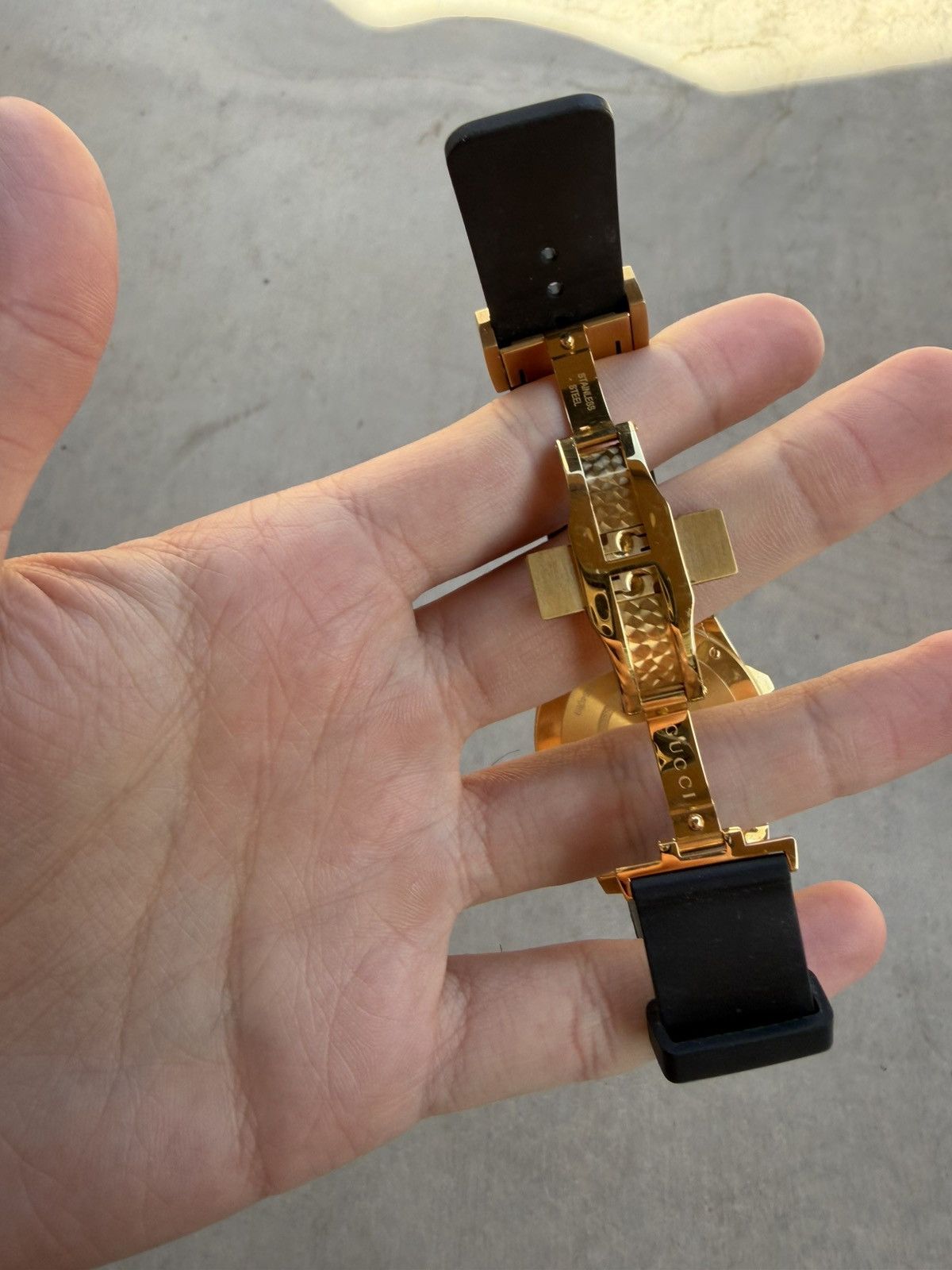 Gucci Gucci Dive Watch 559817 – Gold / Black (Rubber Strap) Size ONE SIZE - 10 Thumbnail