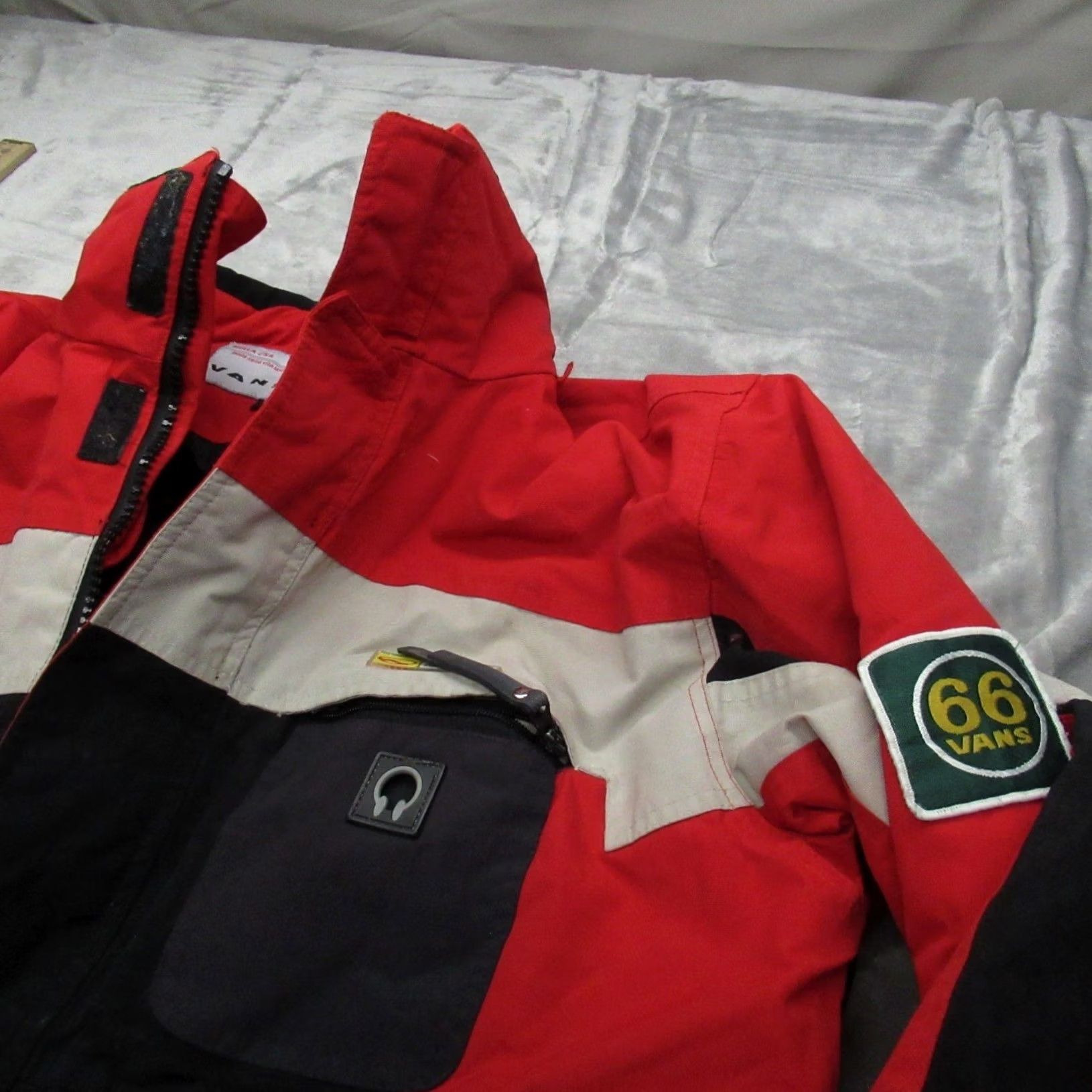 Vans VANS Jacket Men XL Red Black Waterproof Insulated Snowboard Winter Wind READ Windbreaker Geometric Retro Size US XL / EU 56 / 4 - 3 Thumbnail