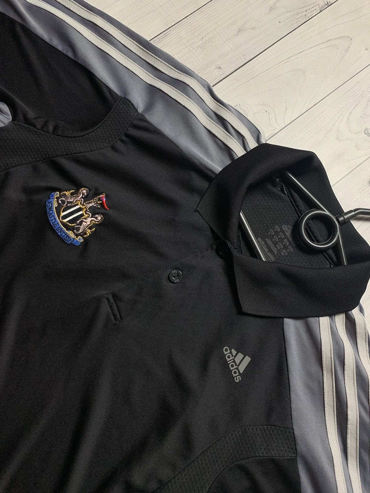 Adidas × Vintage Vintage adidas New Castle United soccer jersey size L Size US L / EU 52-54 / 3 - 4 Thumbnail
