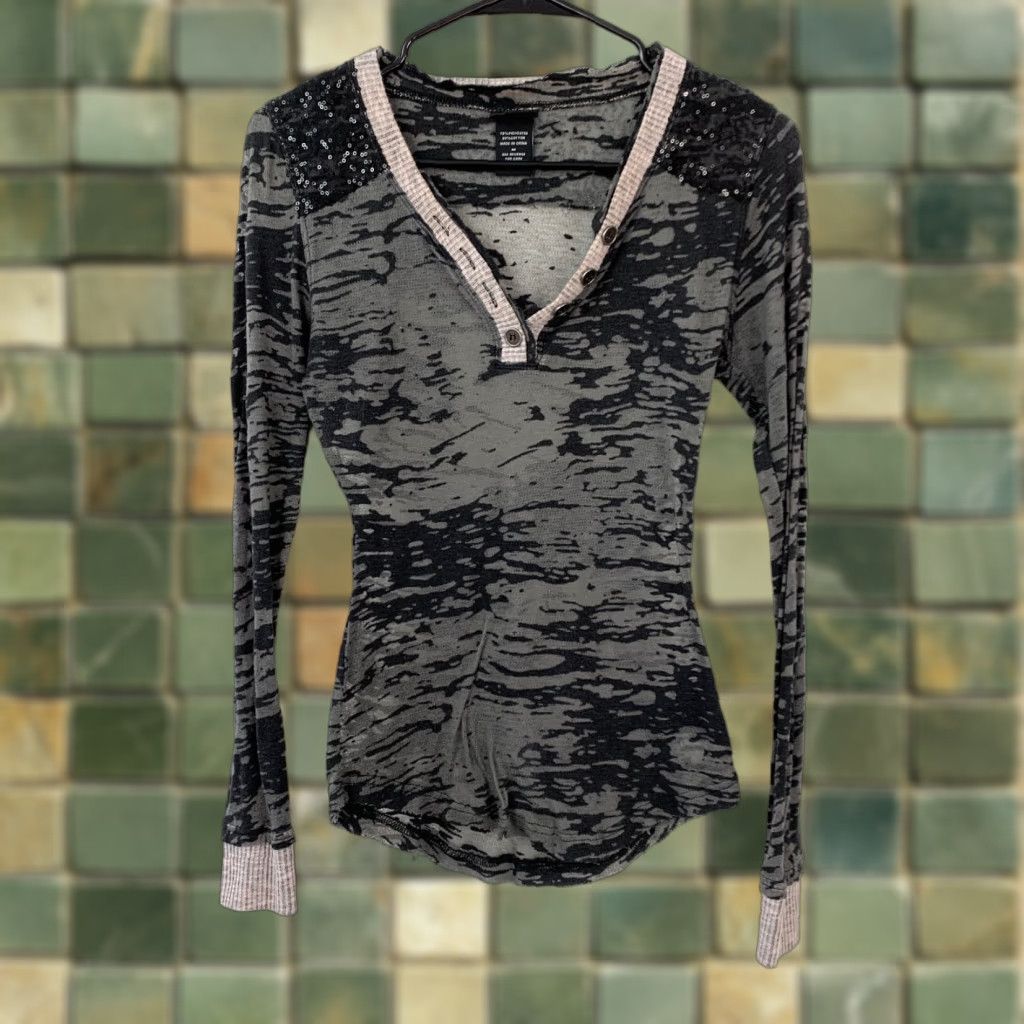 Vintage Y2K Daytrip Women's Long Sleeve Top M Gray Sequin Henley Shirt Twilightcore Size M / US 6-8 / IT 42-44 - 1 Thumbnail