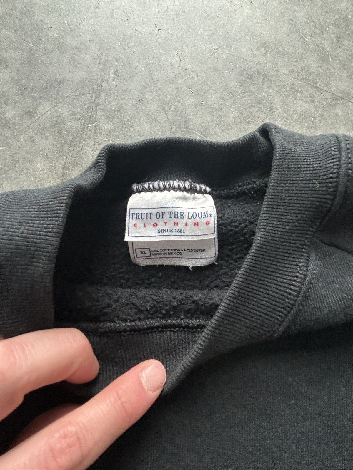 Fruit Of The Loom Vintage 90s Black Raglan Sweatshirt Boxy Fit Size US XL / EU 56 / 4 - 3 Thumbnail