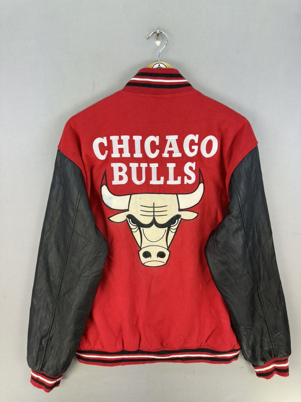 NBA NBA Official Merchandise Chicago Bulls Varsity Jacket Size US XL / EU 56 / 4 - 4 Thumbnail