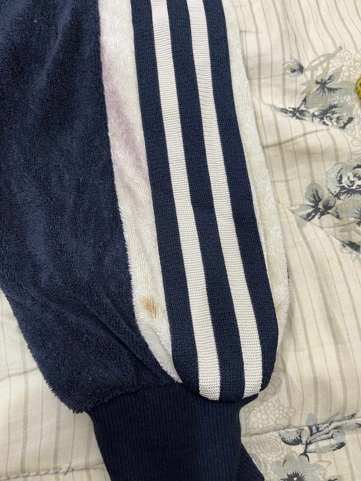 Adidas (Zzzz)🔥🔥STEALS ADIDAS THREE STRIPE SWEATER Size US M / EU 48-50 / 2 - 14 Thumbnail