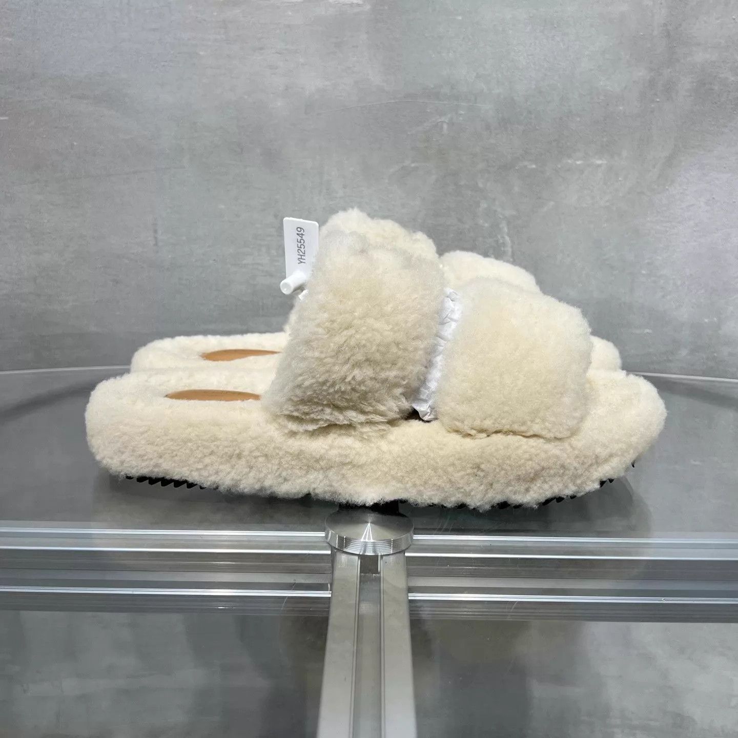 Celine Celine Triomphe Plush Slippers Cream 38 Size US 7.5 / IT 37.5 - 4 Thumbnail