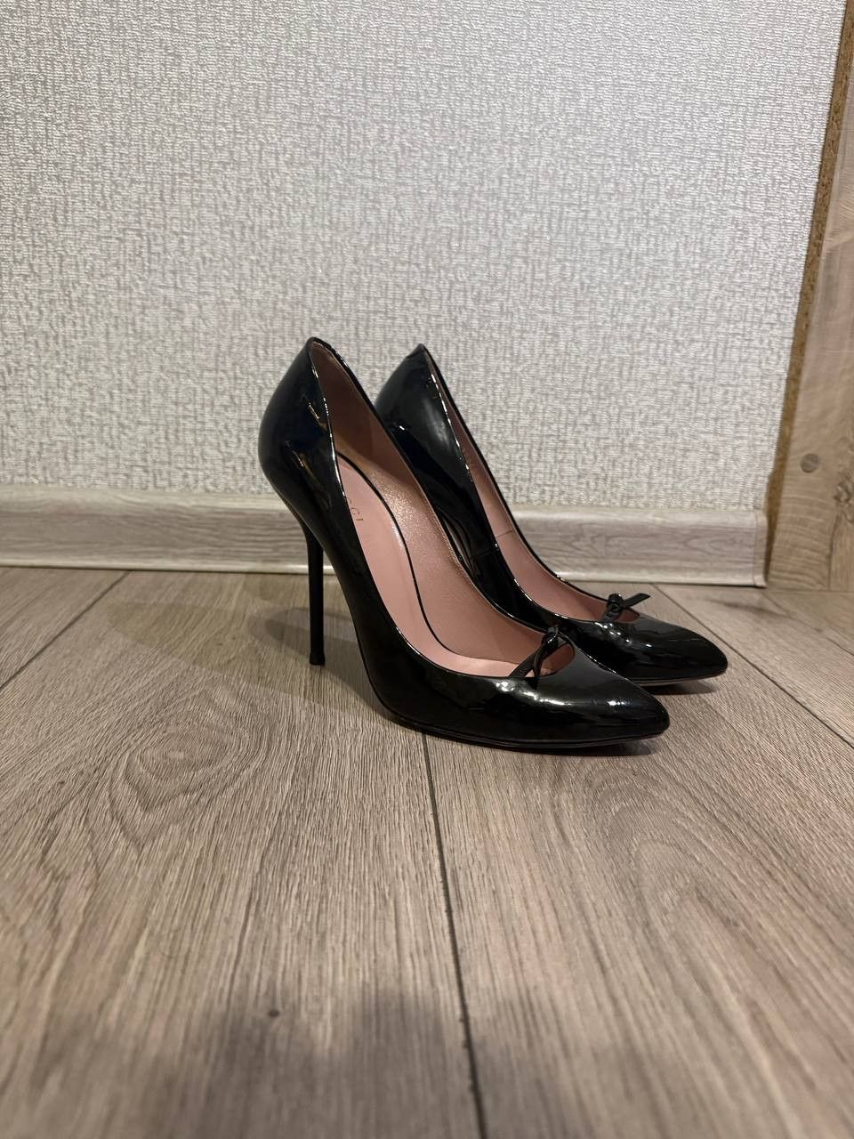 Gucci Gucci Black Patent Leather Knotted Toe Pumps Size 37 1/3 Size US 7.5 / IT 37.5 - 2 Thumbnail