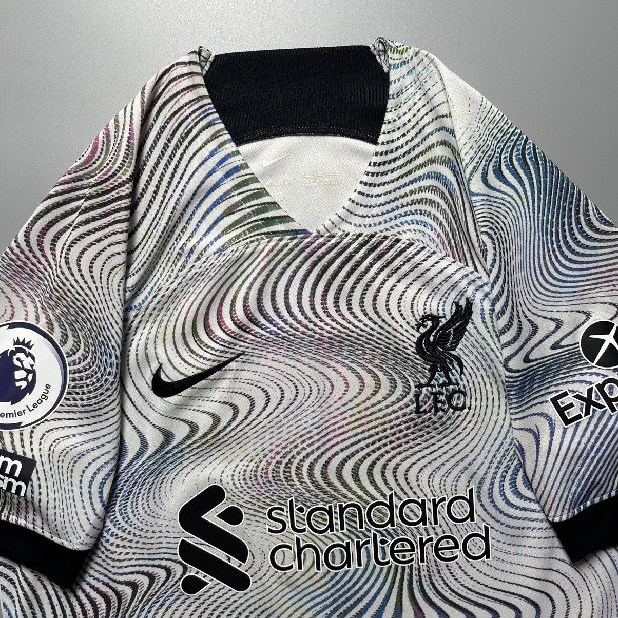 Nike × Vintage LIVERPOOL NIKE 2022/2023 FOOTBALL AWAY JERSEY #11 SALAH Size US M / EU 48-50 / 2 - 4 Thumbnail