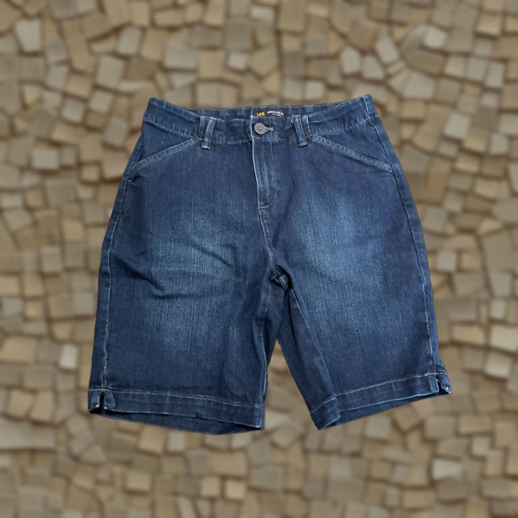 Lee Lee Shorts Women's Size 8 Medium Blue Denim Mid Rise Bermuda Casual Modern Regular Flat Front Button Size 30" / US 8 / IT 44 - 1 Thumbnail