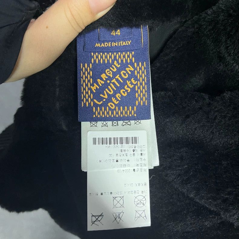 Louis Vuitton Louis Vuitton 25 Black Logo Embroidered Pure Wool Zip Hood Size US S / EU 44-46 / 1 - 3 Thumbnail