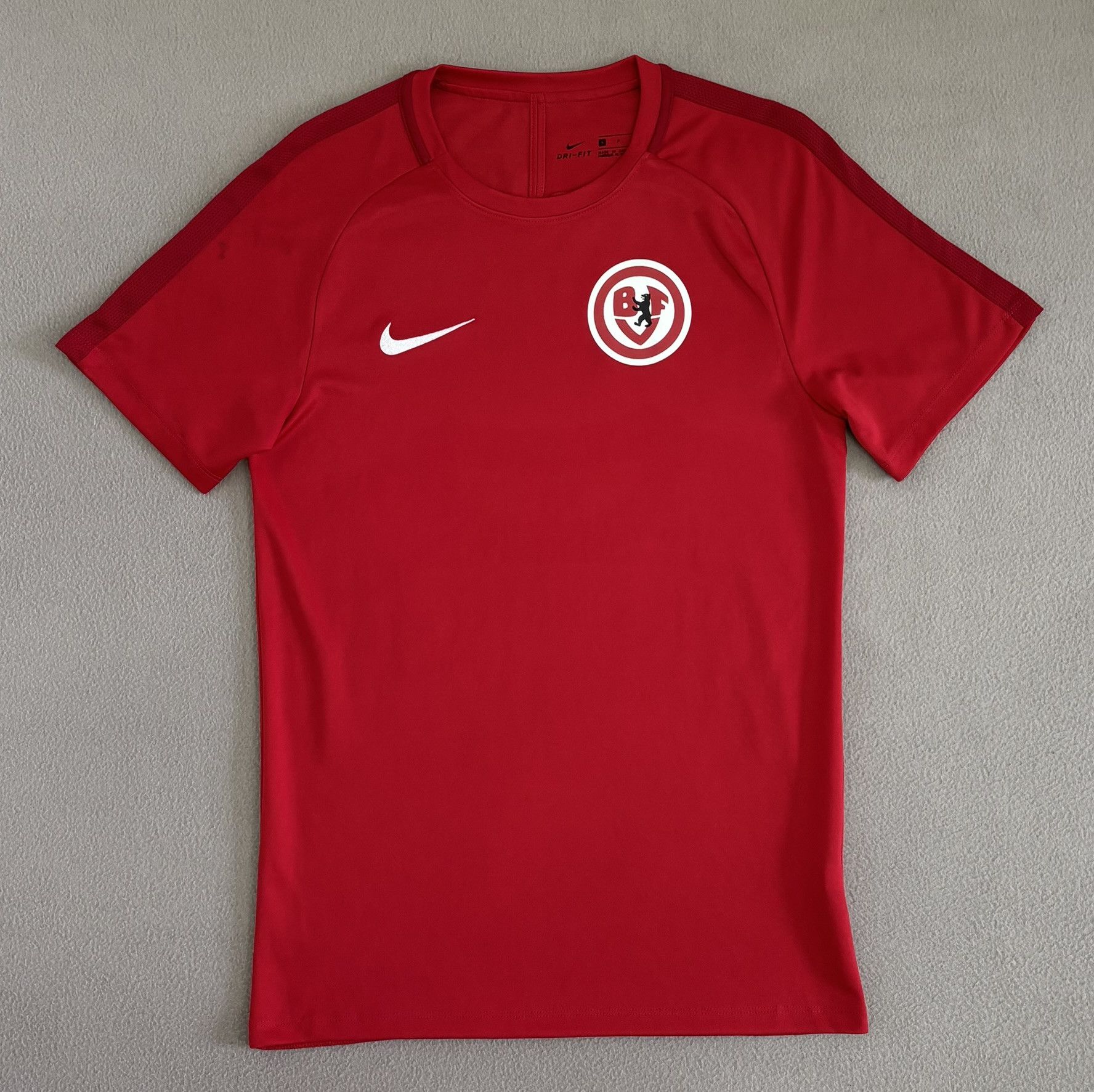 Nike BFC Dynamo 2012/2014 Nike Training Jersey Size S Size US S / EU 44-46 / 1 - 5 Thumbnail