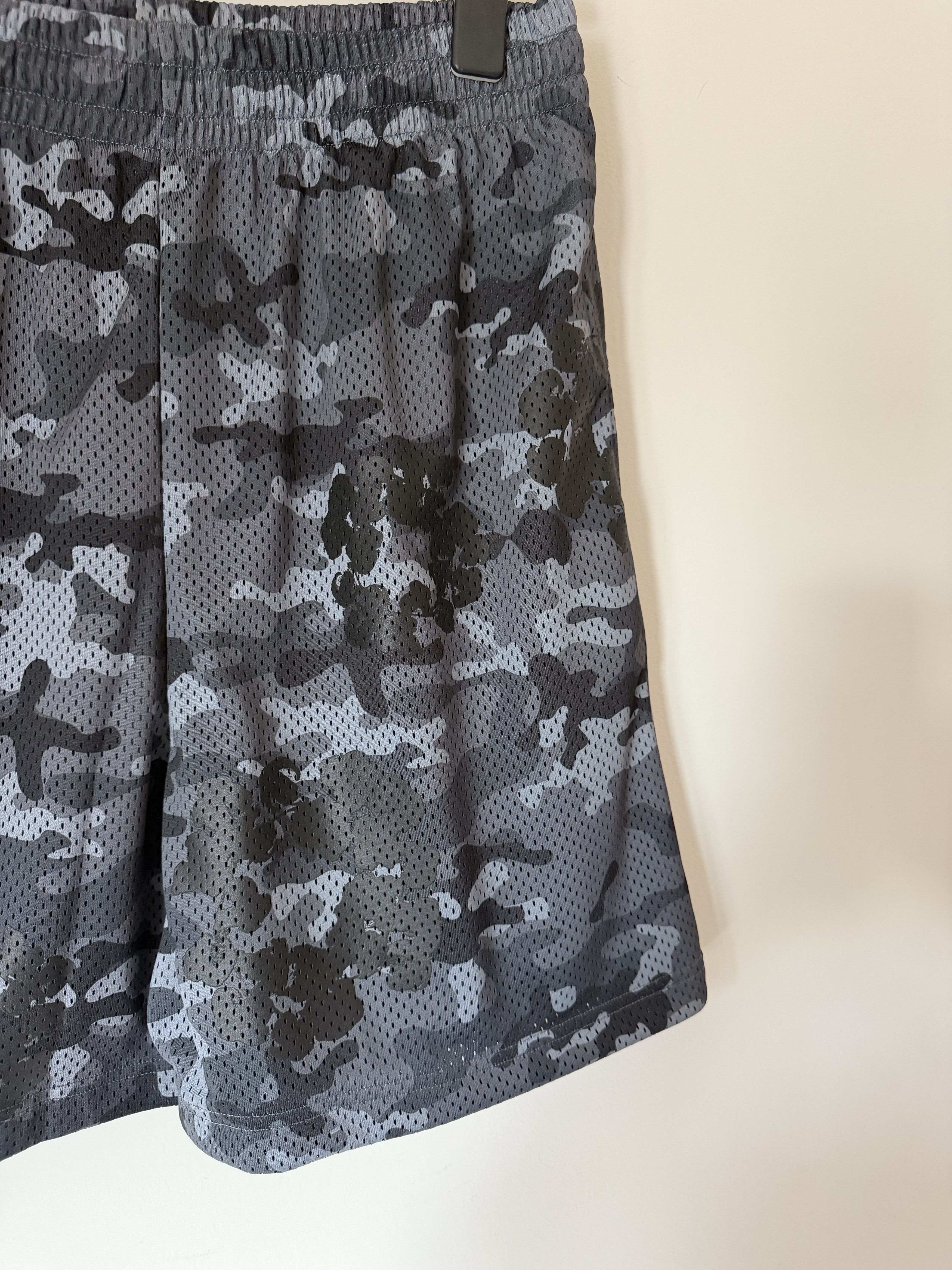 DENIM TEARS Denim Tears Cotton Wreath Camo Shorts in Black Size US 32 / EU 48 - 3 Thumbnail