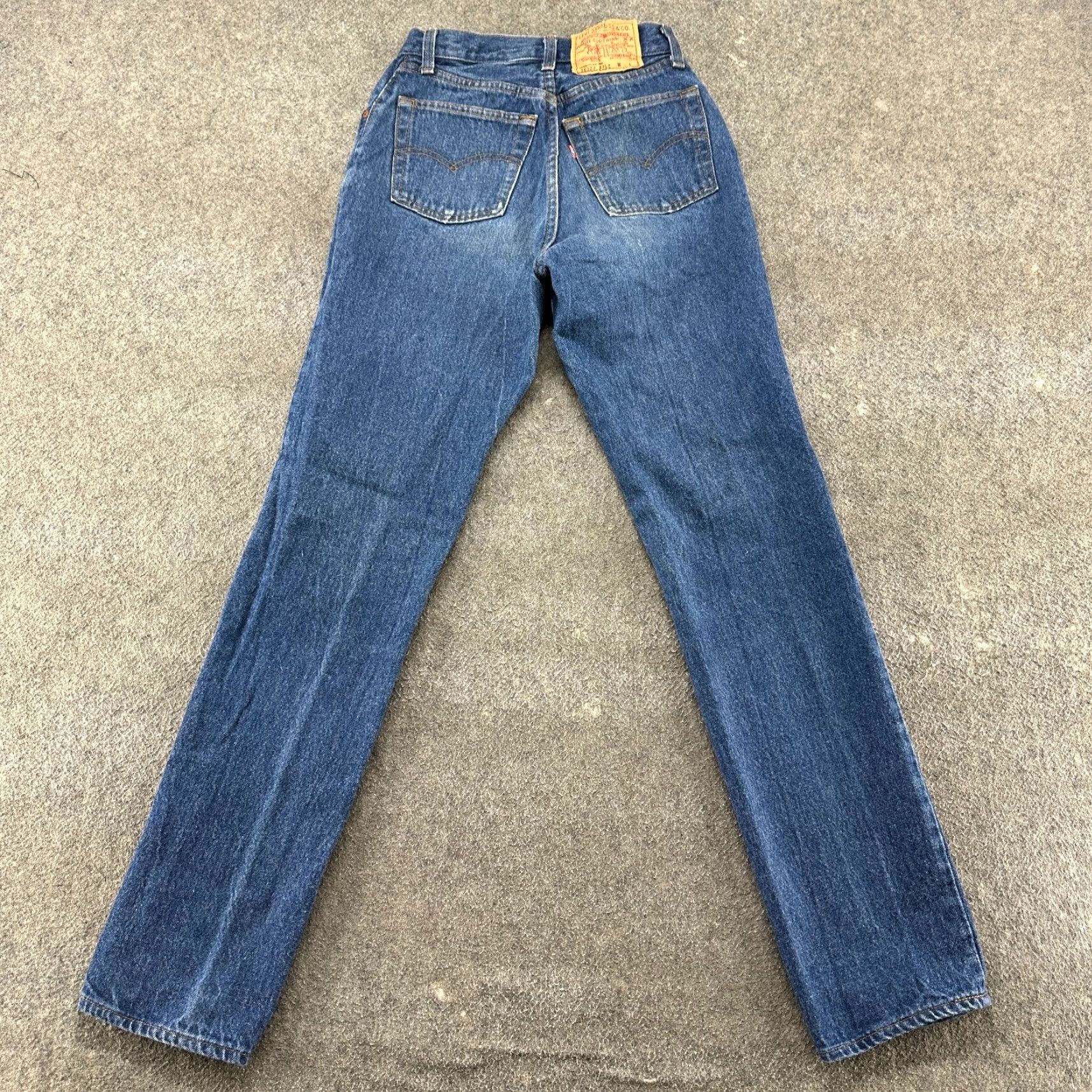 Levi's VINTAGE Levi's 501 Jeans Womens 9 Blue Straight Regular Button Fly Dark USA 80s Mens? Womens Size 30" / US 8 / IT 44 - 6 Thumbnail