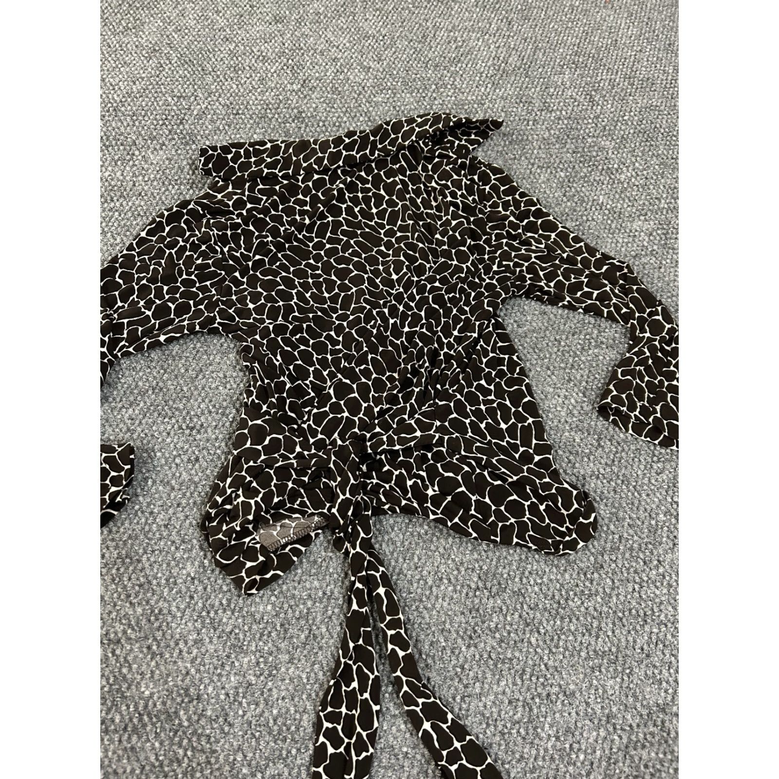 Vintage Chicos Blouse Shirt Womens 0 Brown Animal Print V-Neck Tie Pullover Knit Polyester Spandex Casual Long Sleeve Regular Stretch Size XS / US 0-2 / IT 36-38 - 7 Thumbnail