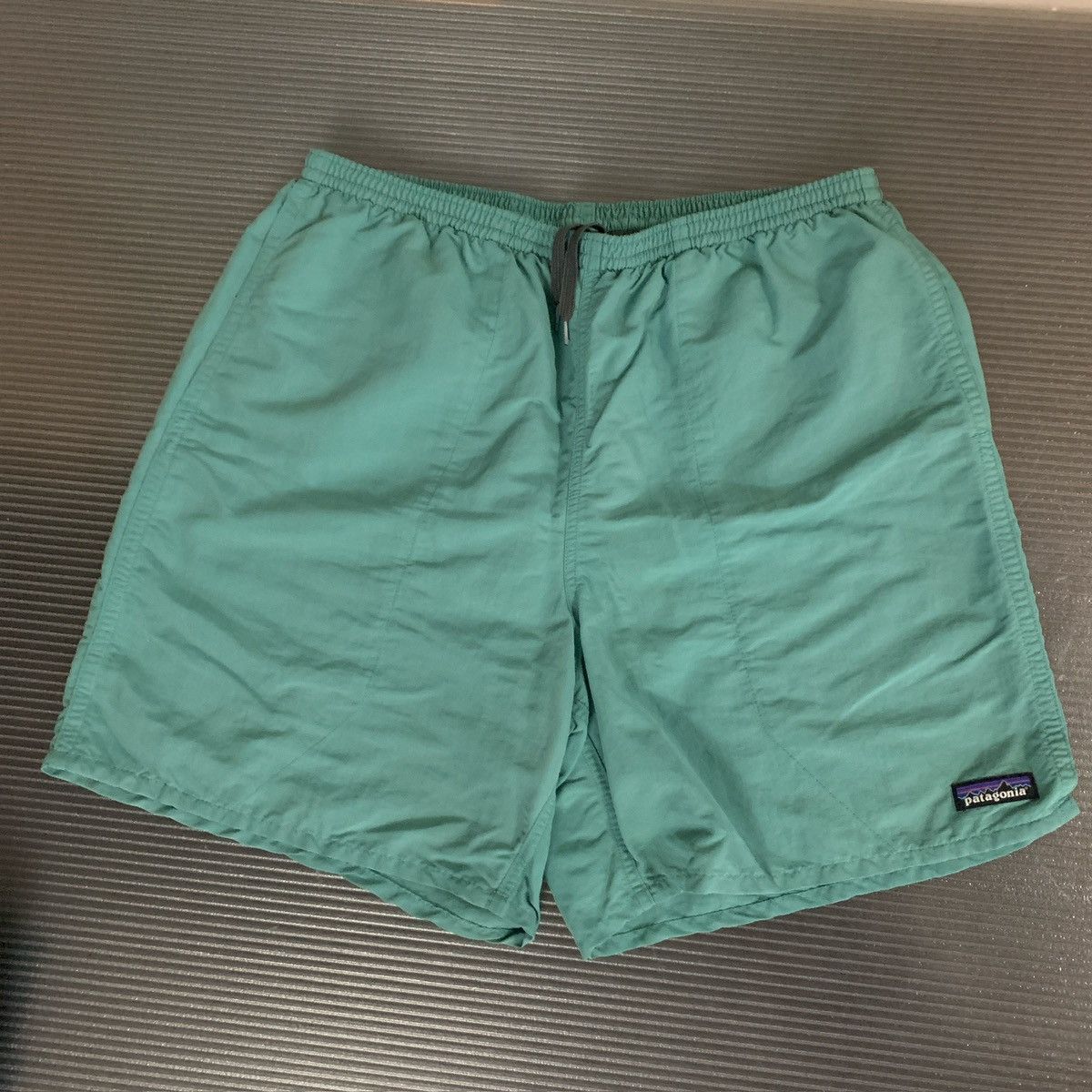 Patagonia smoke green techno baggies 6.5” shorts L
