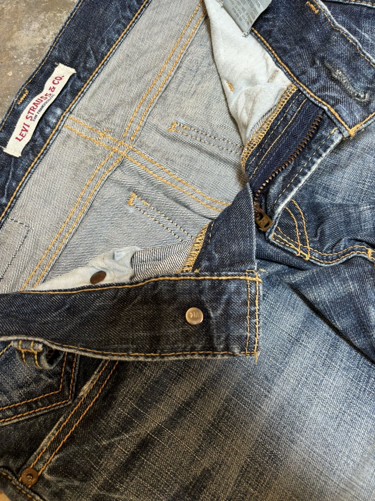 Levi's Vintage 90s Levis American Classic Blue Wash Ripped Jeans Size US 30 / EU 46 - 19 Thumbnail