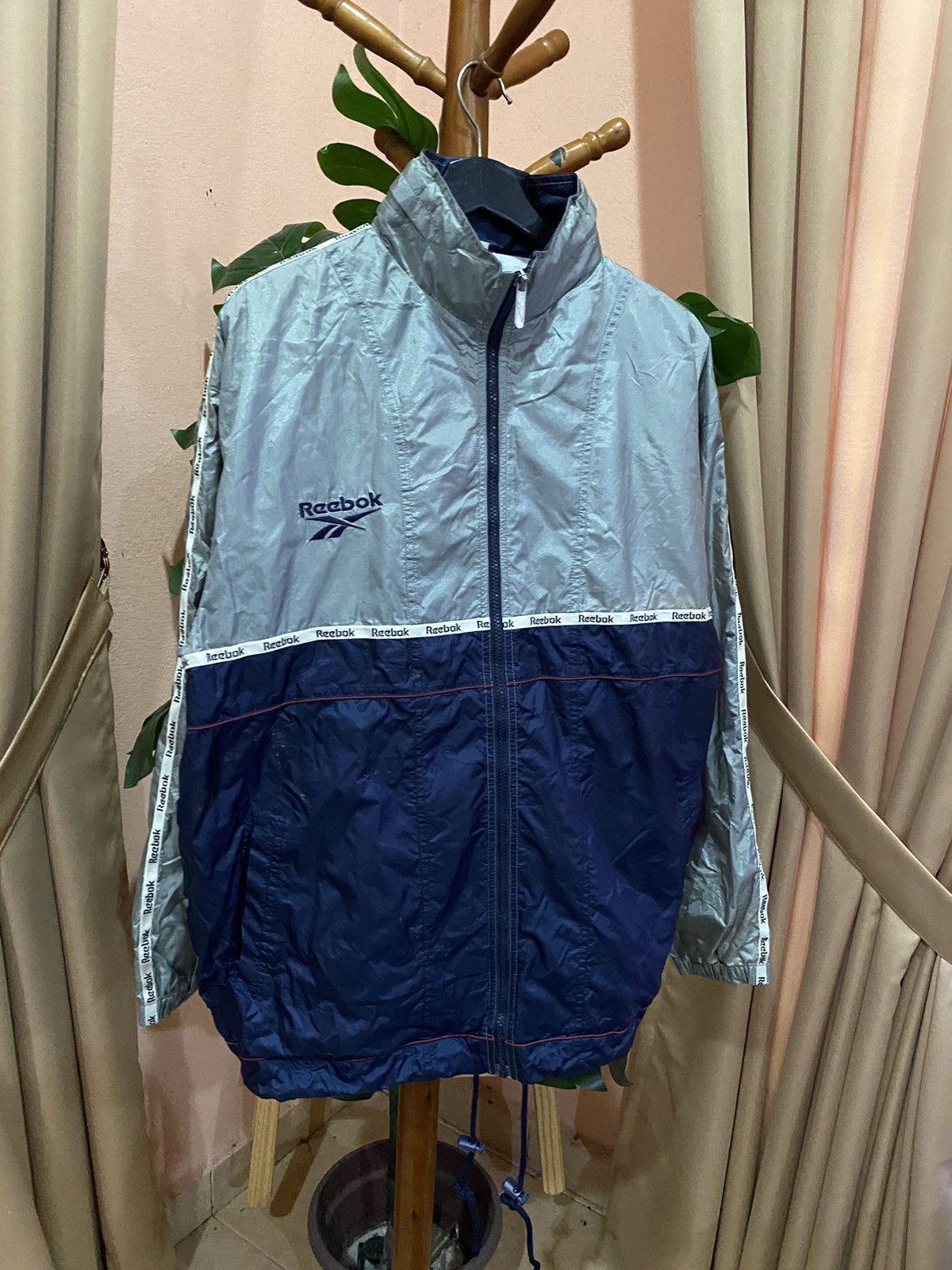 Reebok VINTAGE REEBOK WINDBREAKER JACKET RETRO TWO TONE Size US XL / EU 56 / 4 - 3 Thumbnail